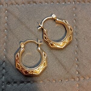 14K 3/4" Heptagonal hoop earrings